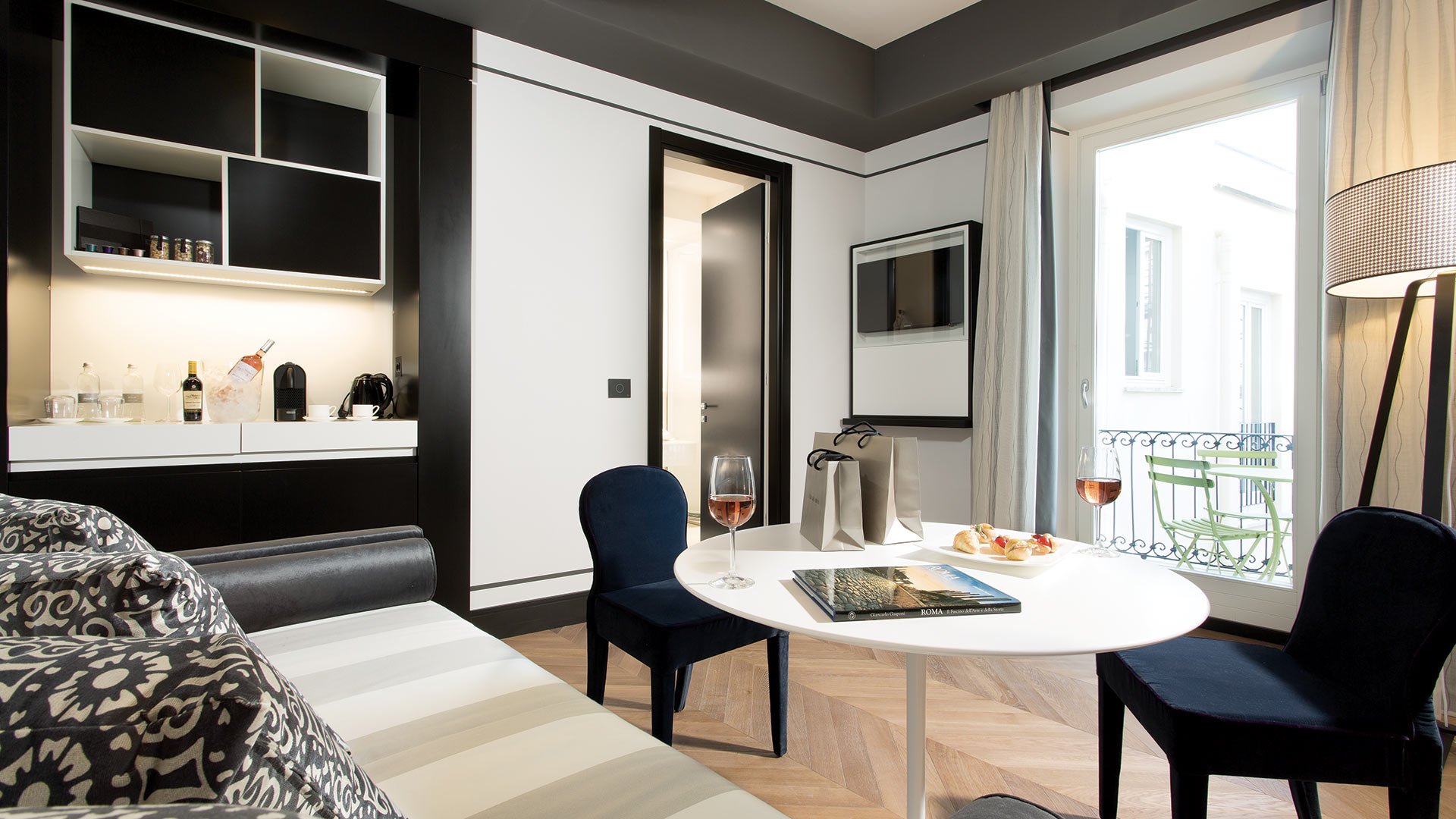 Luxury Suite1