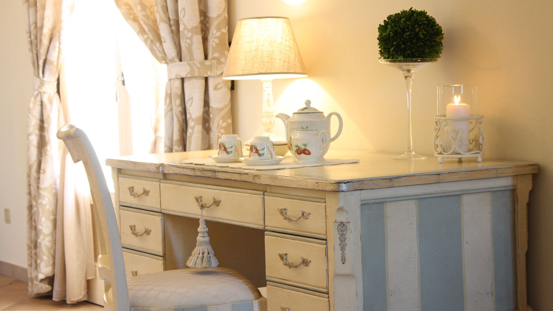 Rooms and Suites4