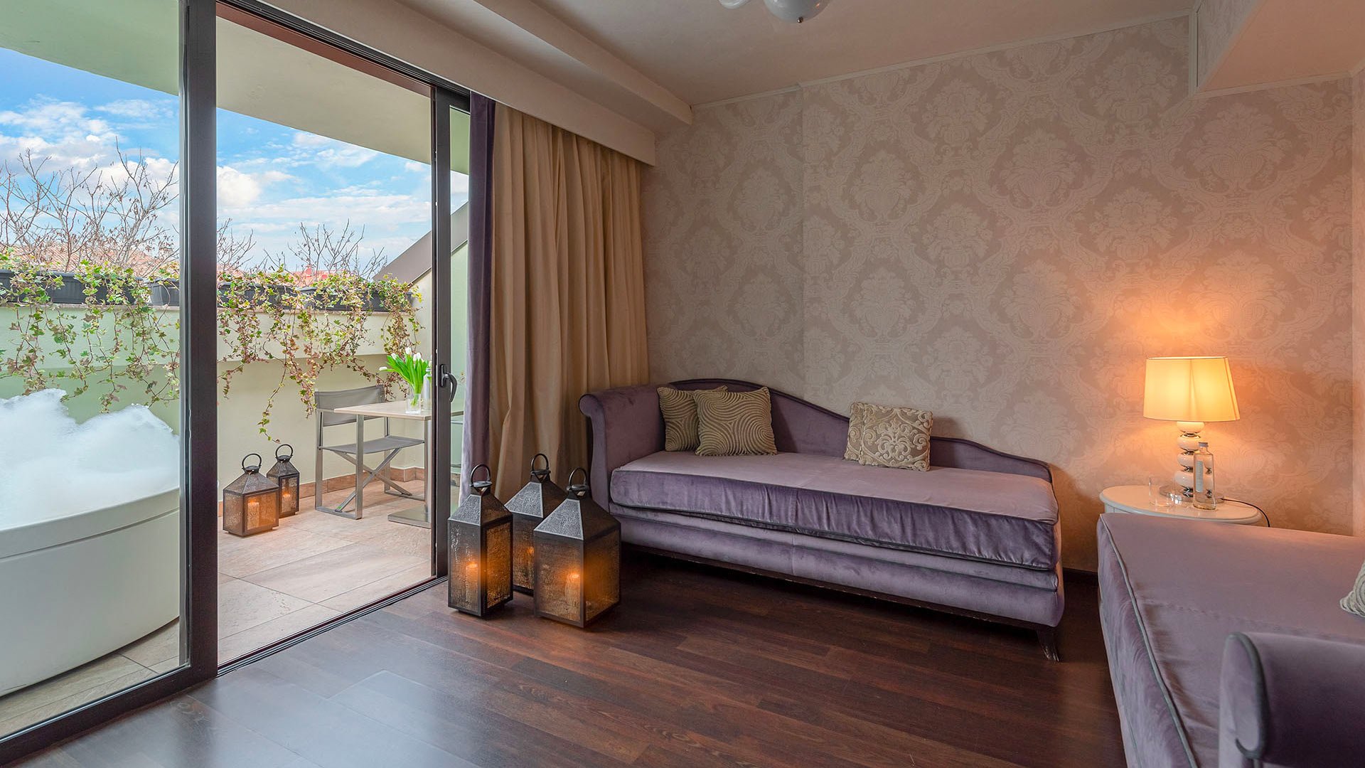 Suite con Terrazza e Jacuzzi all’aperto12 Suite con Terrazza e Jacuzzi all’aperto12