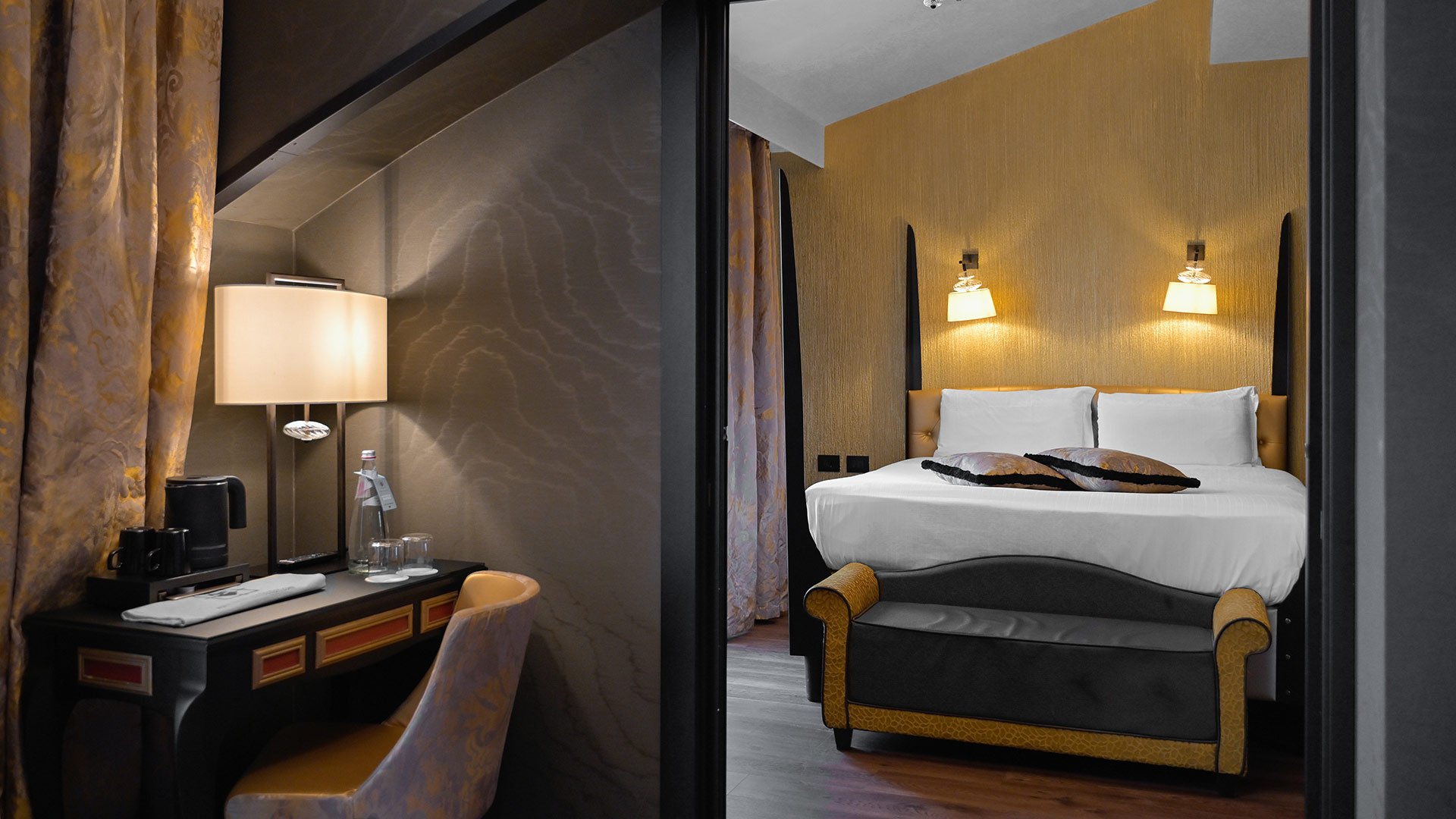Panoramic Suite with two Terraces, Canal View and Outdoor Jacuzzi16 Panoramic Suite with two Terraces, Canal View and Outdoor Jacuzzi16