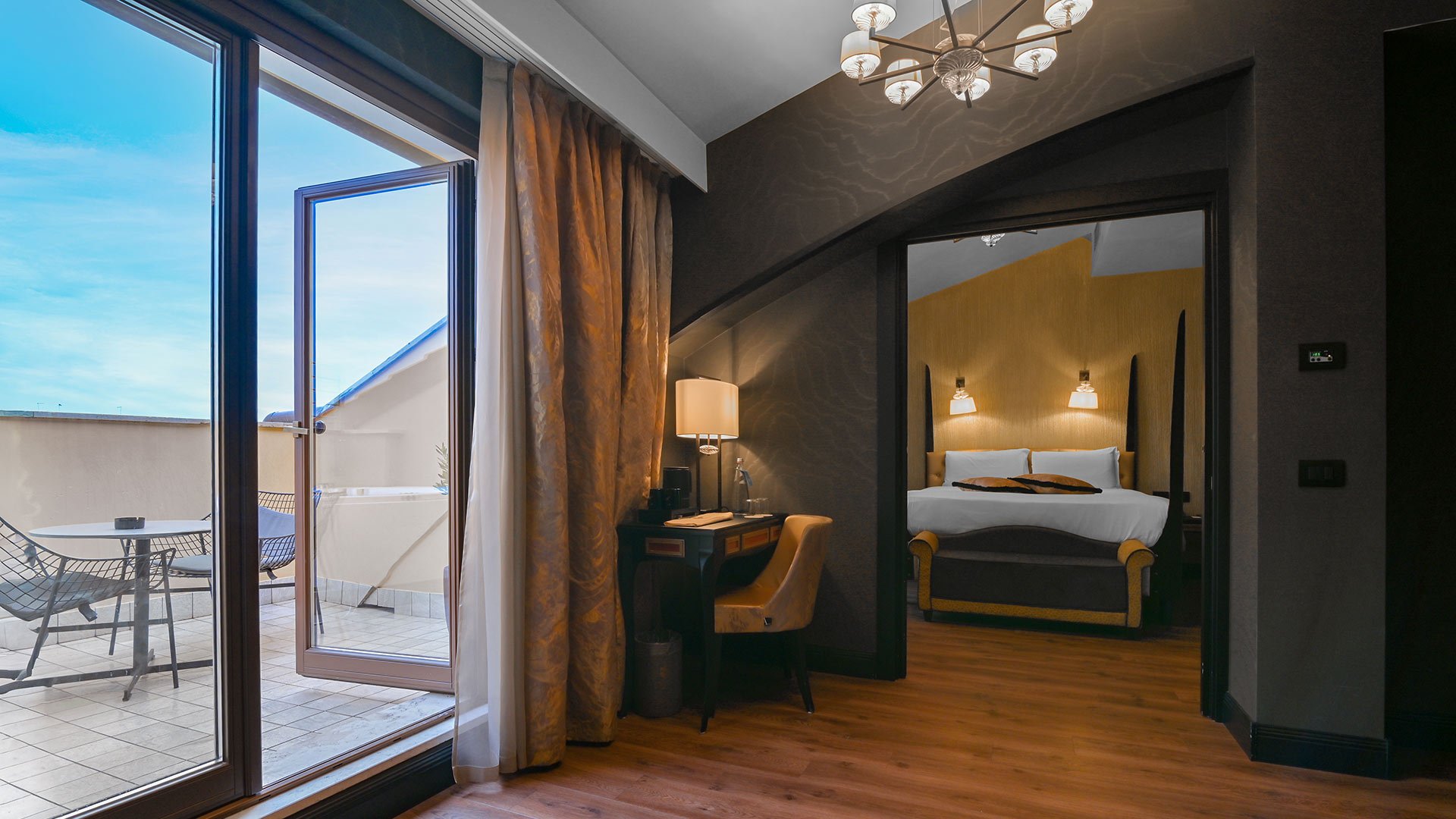 Panoramic Suite with two Terraces, Canal View and Outdoor Jacuzzi14 Panoramic Suite with two Terraces, Canal View and Outdoor Jacuzzi14