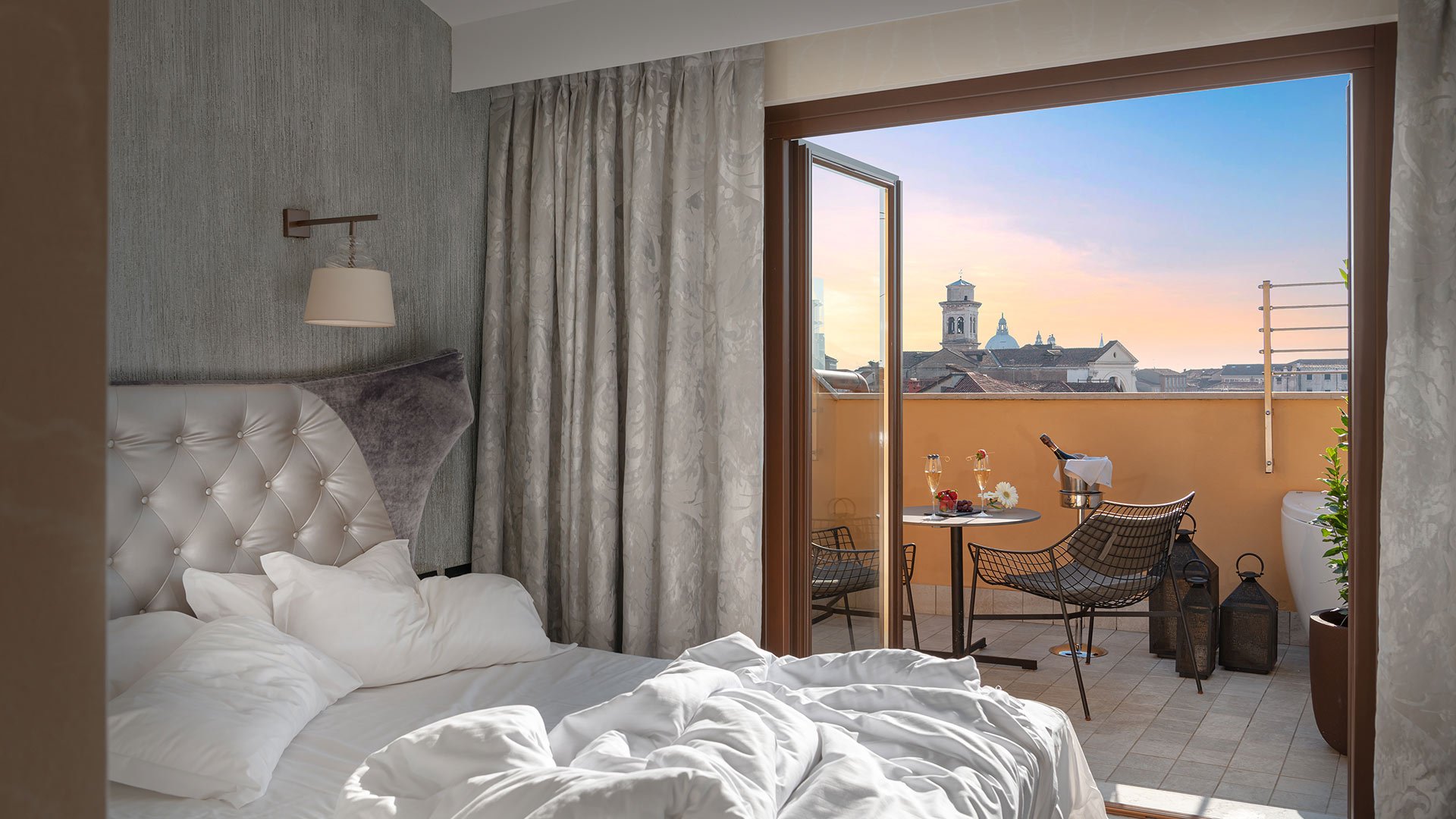 Panorama Doppelzimmer mit private Terrasse und Aussenwhirlpool14 Panorama Doppelzimmer mit private Terrasse und Aussenwhirlpool14