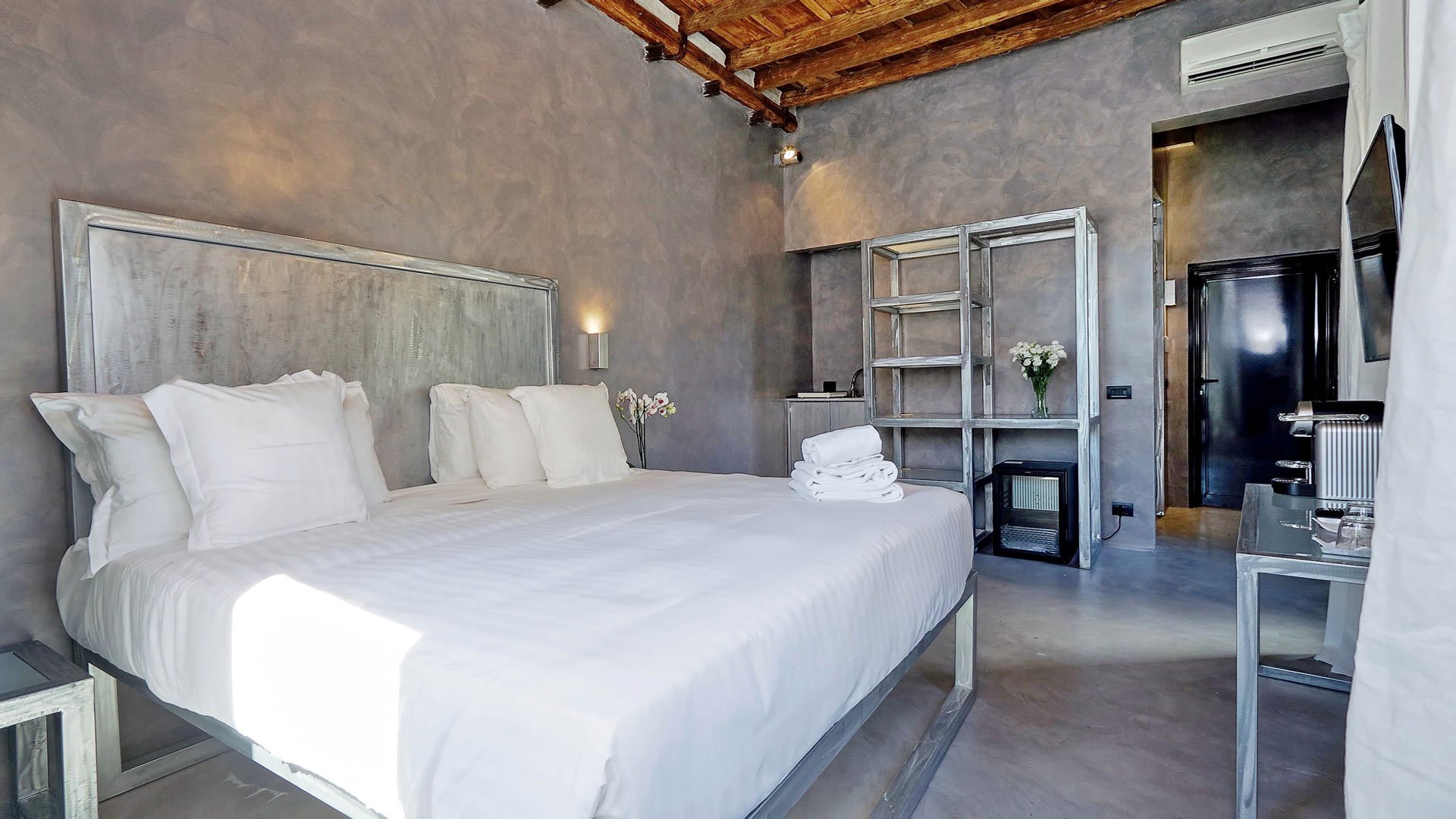 Independent Suites with View1