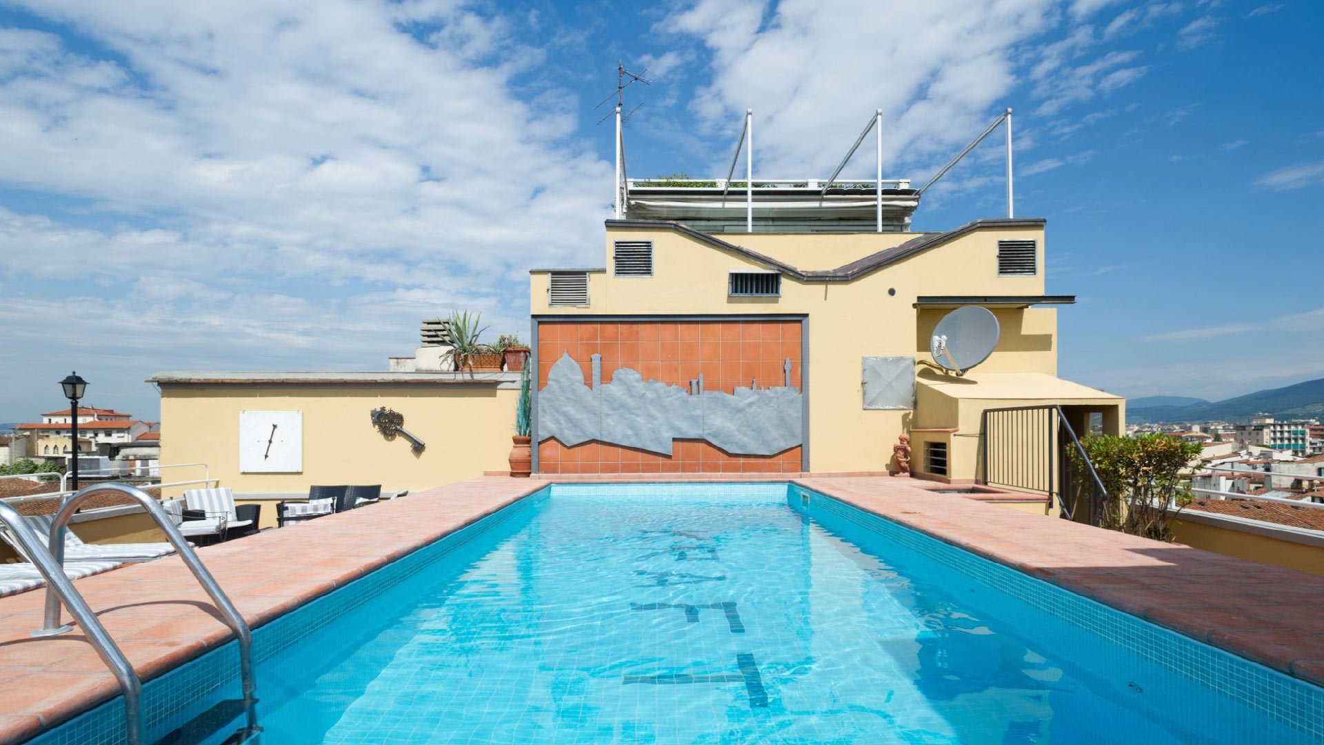 Piscina al 6° piano7 Piscina al 6° piano7