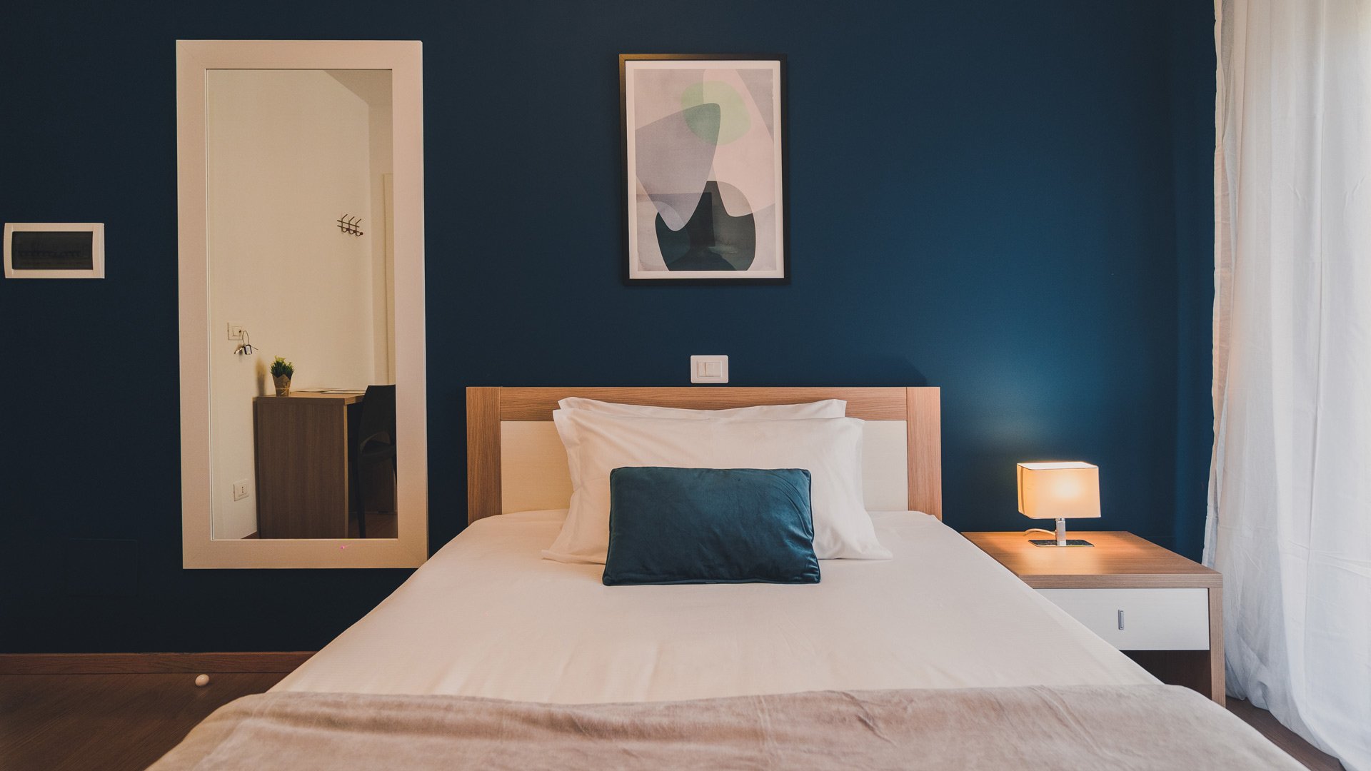 Single Deluxe Room with Balcony2