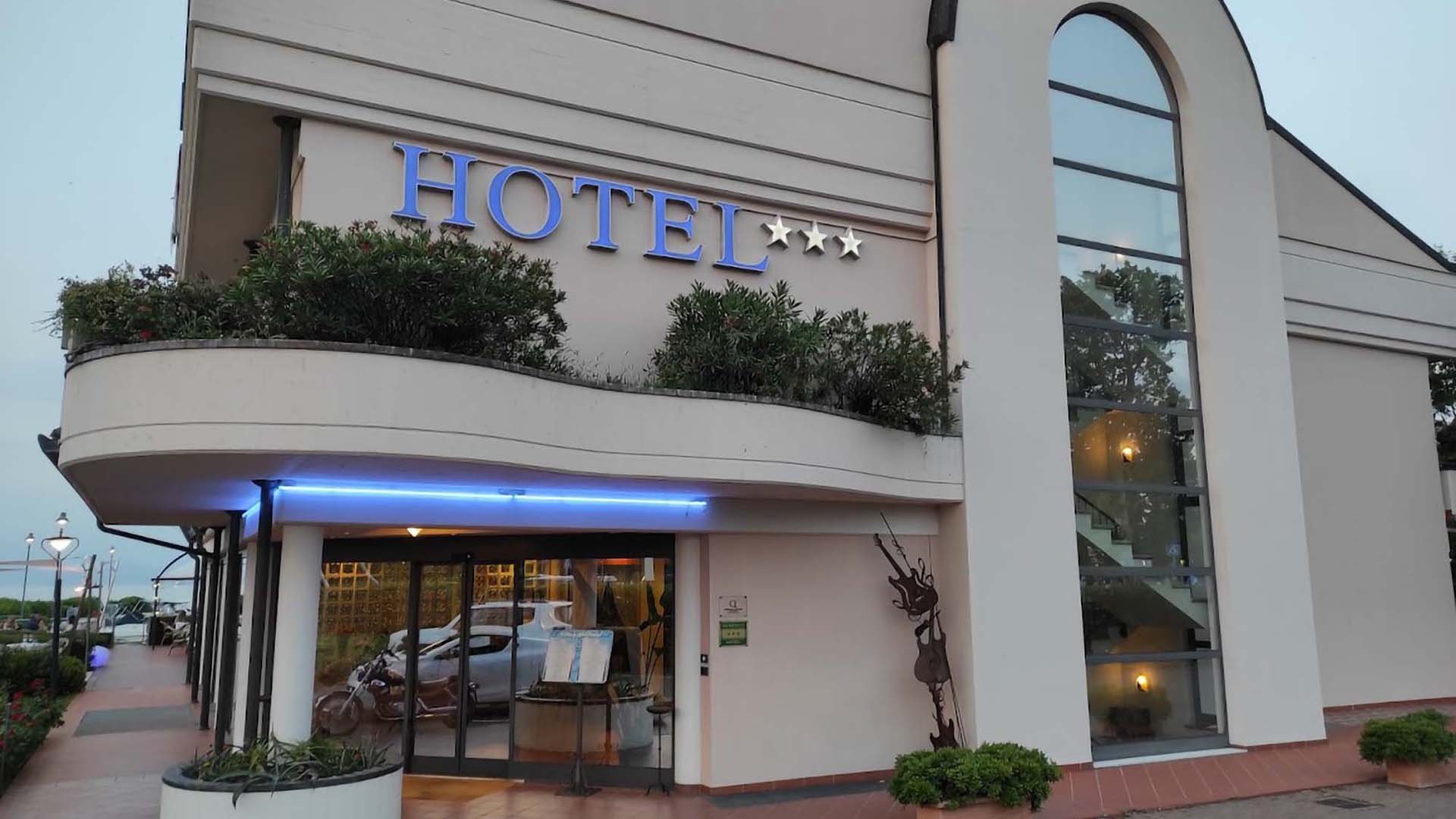 Yachting Hotel Mistral 4