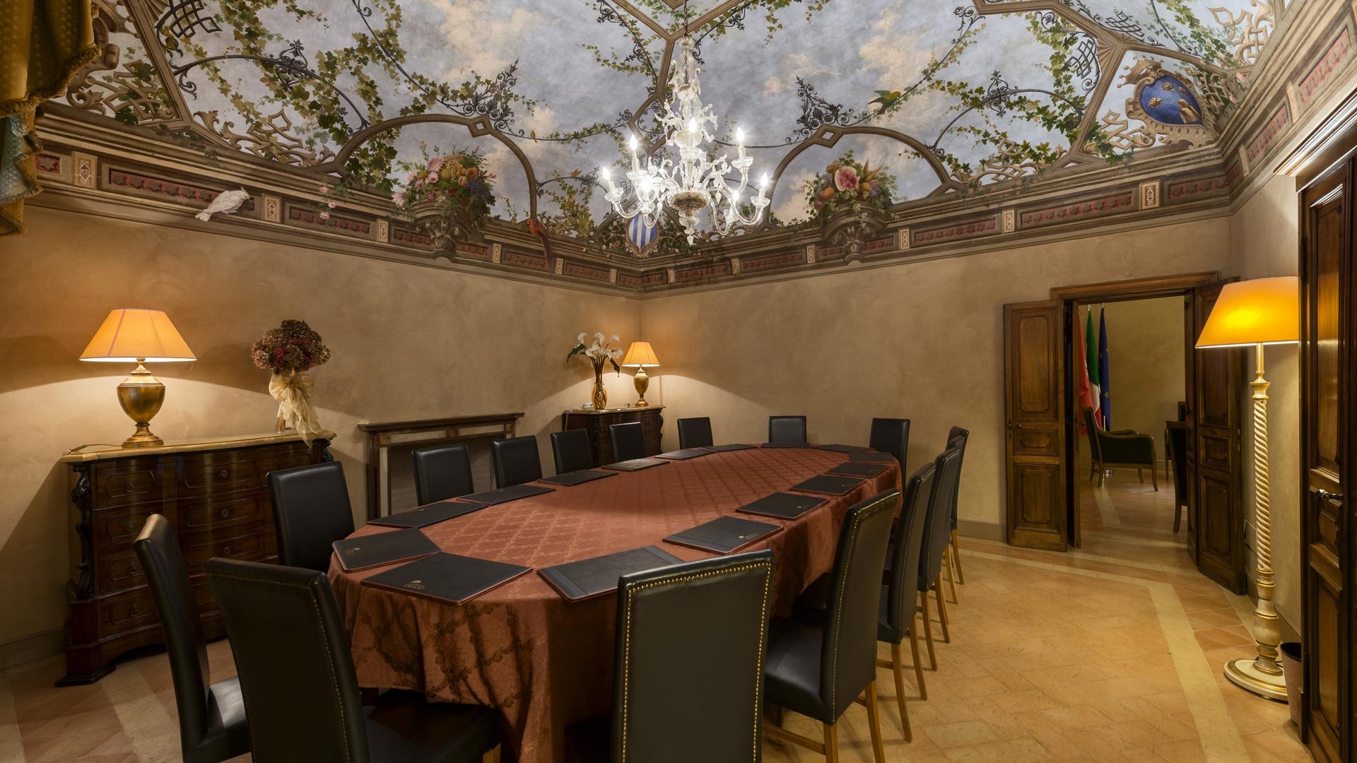 top/1920-Meeting-SALA-DEGLI-STEMMI.jpg top/1920-Meeting-SALA-DEGLI-STEMMI.jpg