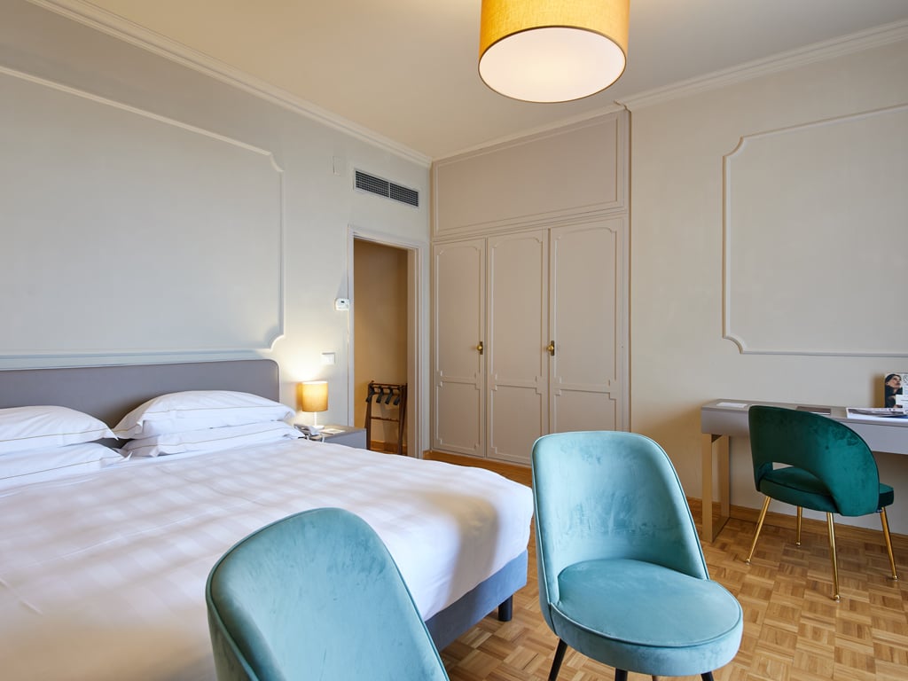 Rooms & Suites11 Rooms & Suites11