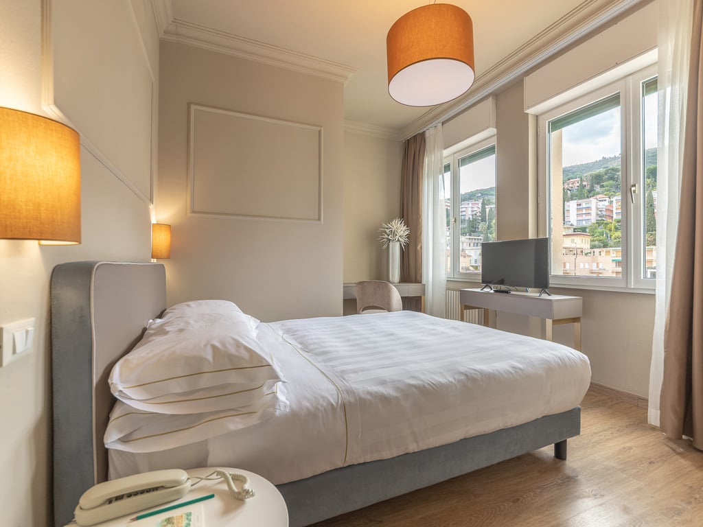 Rooms & Suites8 Rooms & Suites8