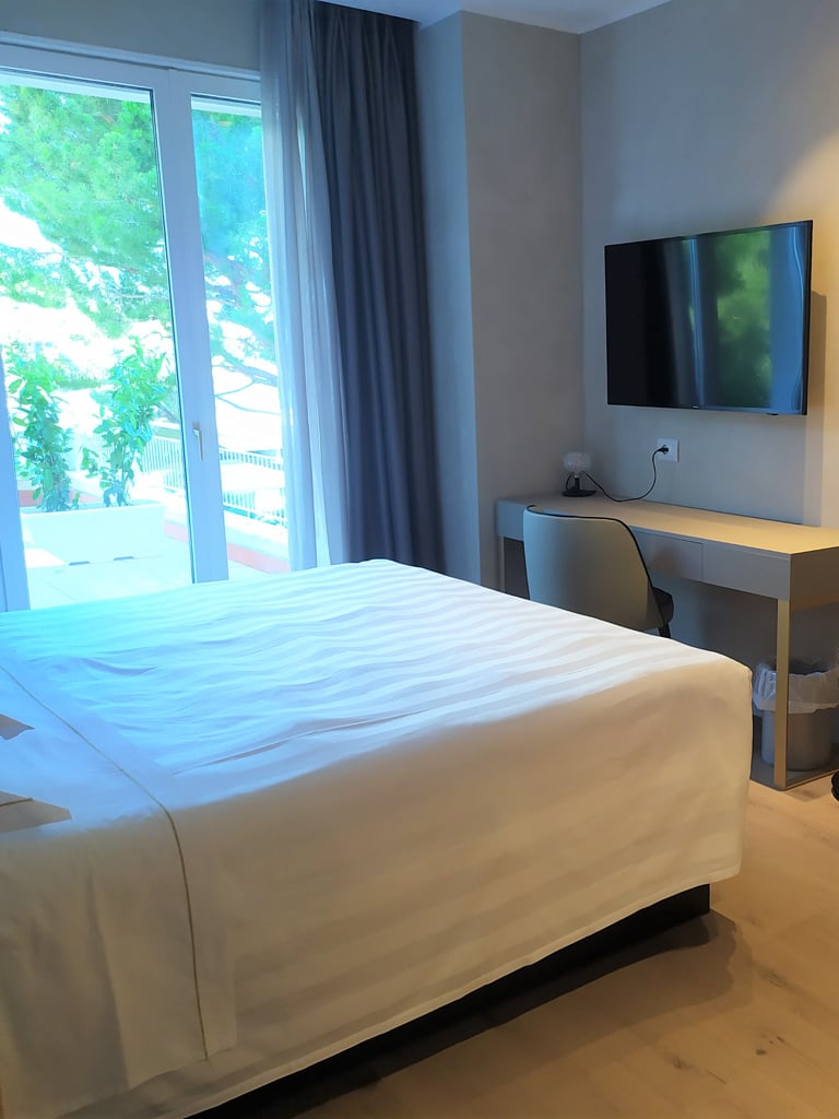 Rooms & Suites15 Rooms & Suites15