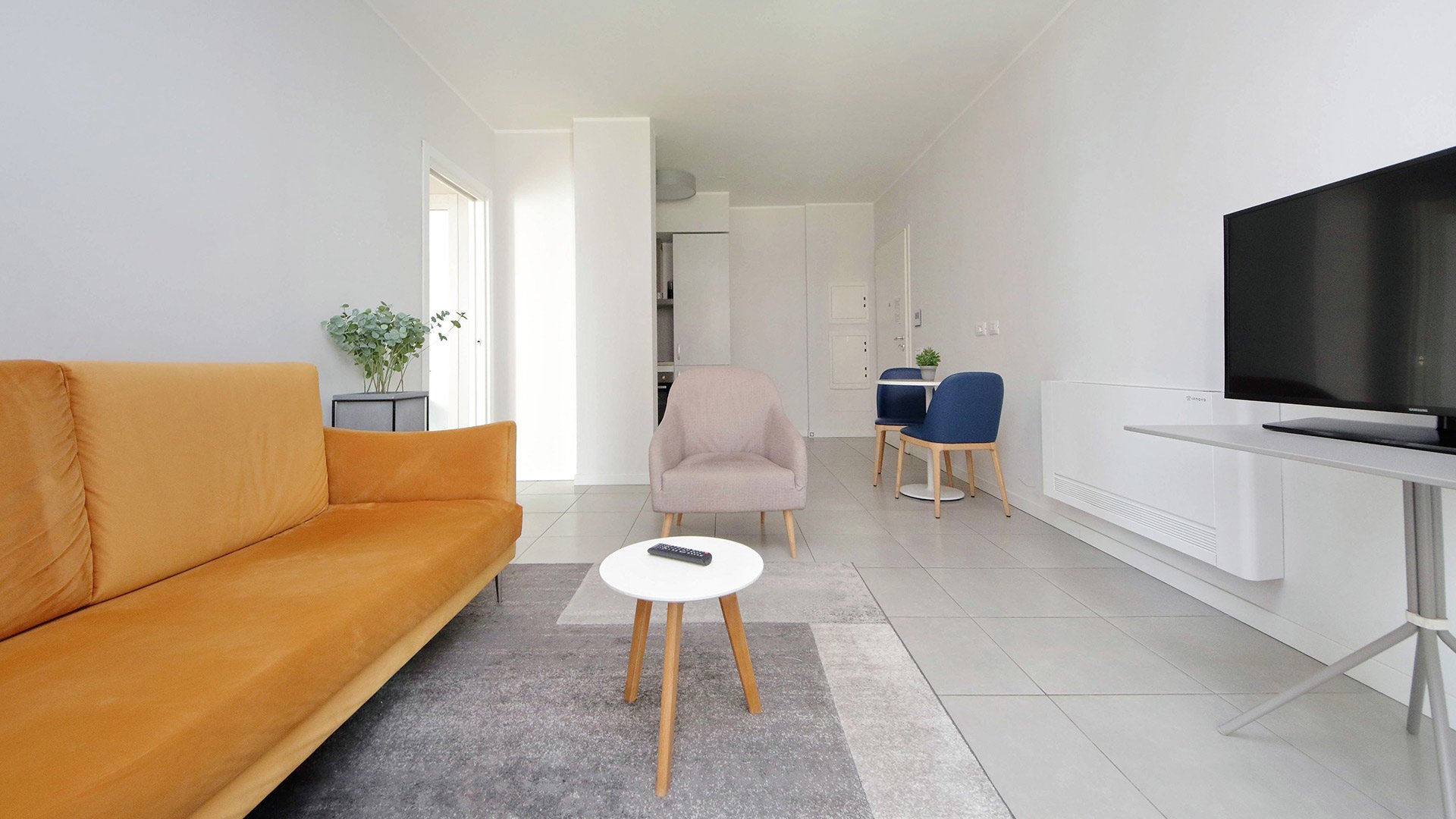 Standard One-Bedroom Apartment with two single beds5