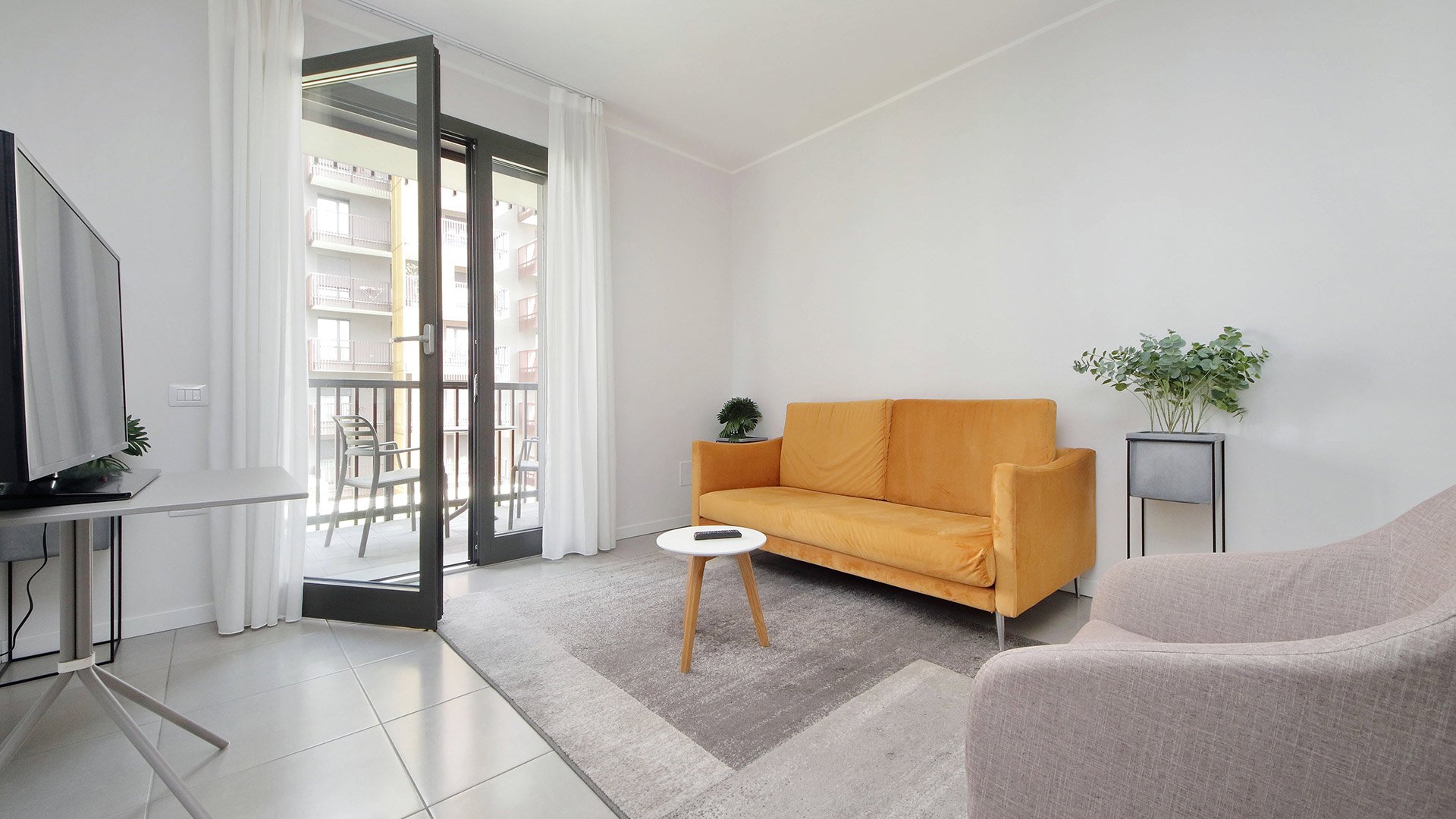 Standard One-Bedroom Apartment with two single beds6