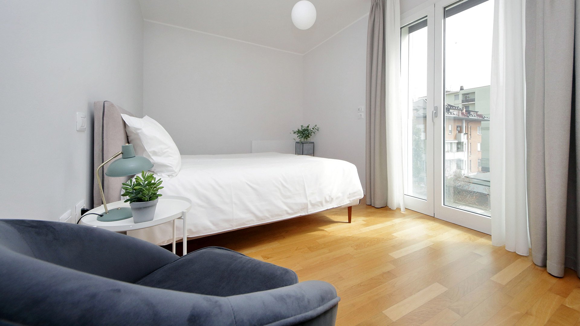 Standard One-Bedroom Apartment with two single beds7