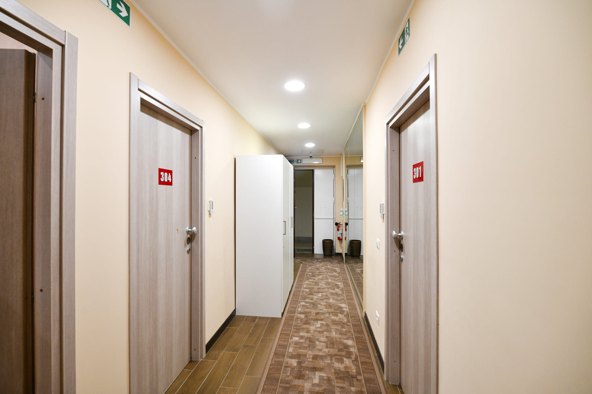 Rooms & Apartments7
