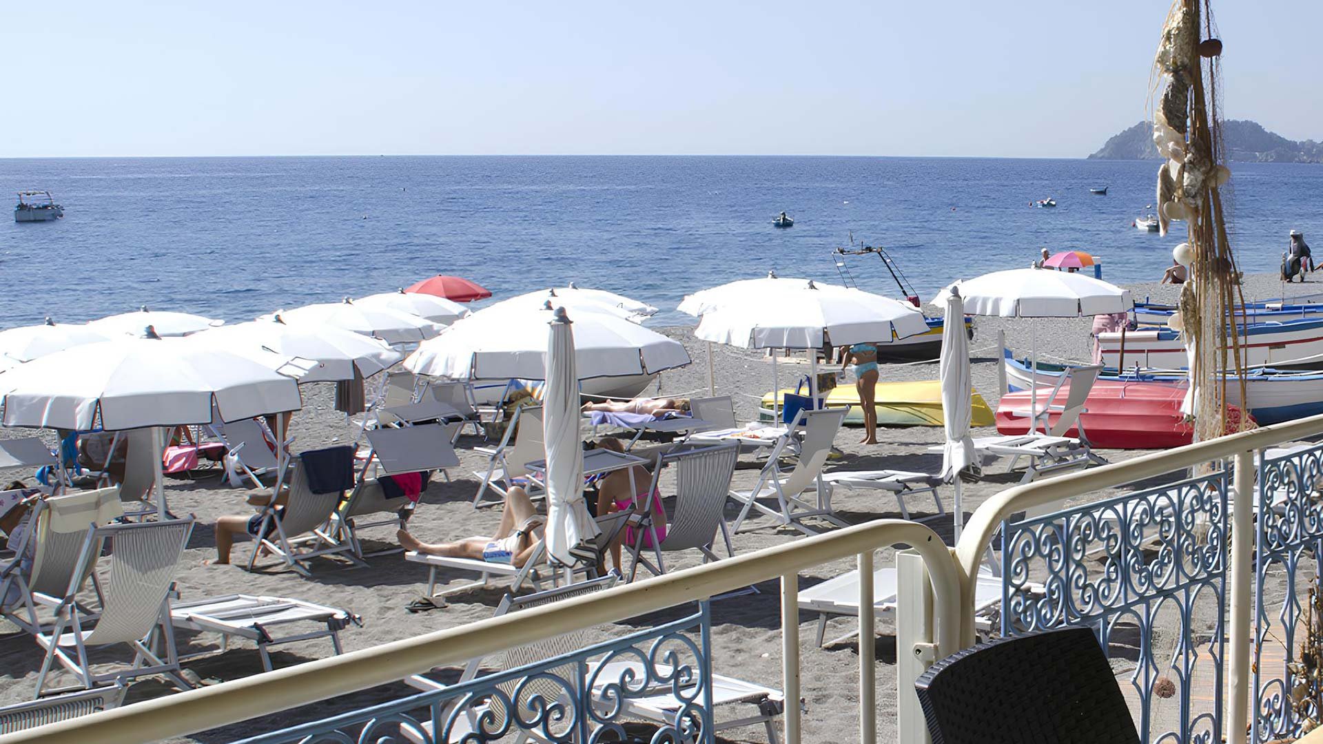 Beach Club4
