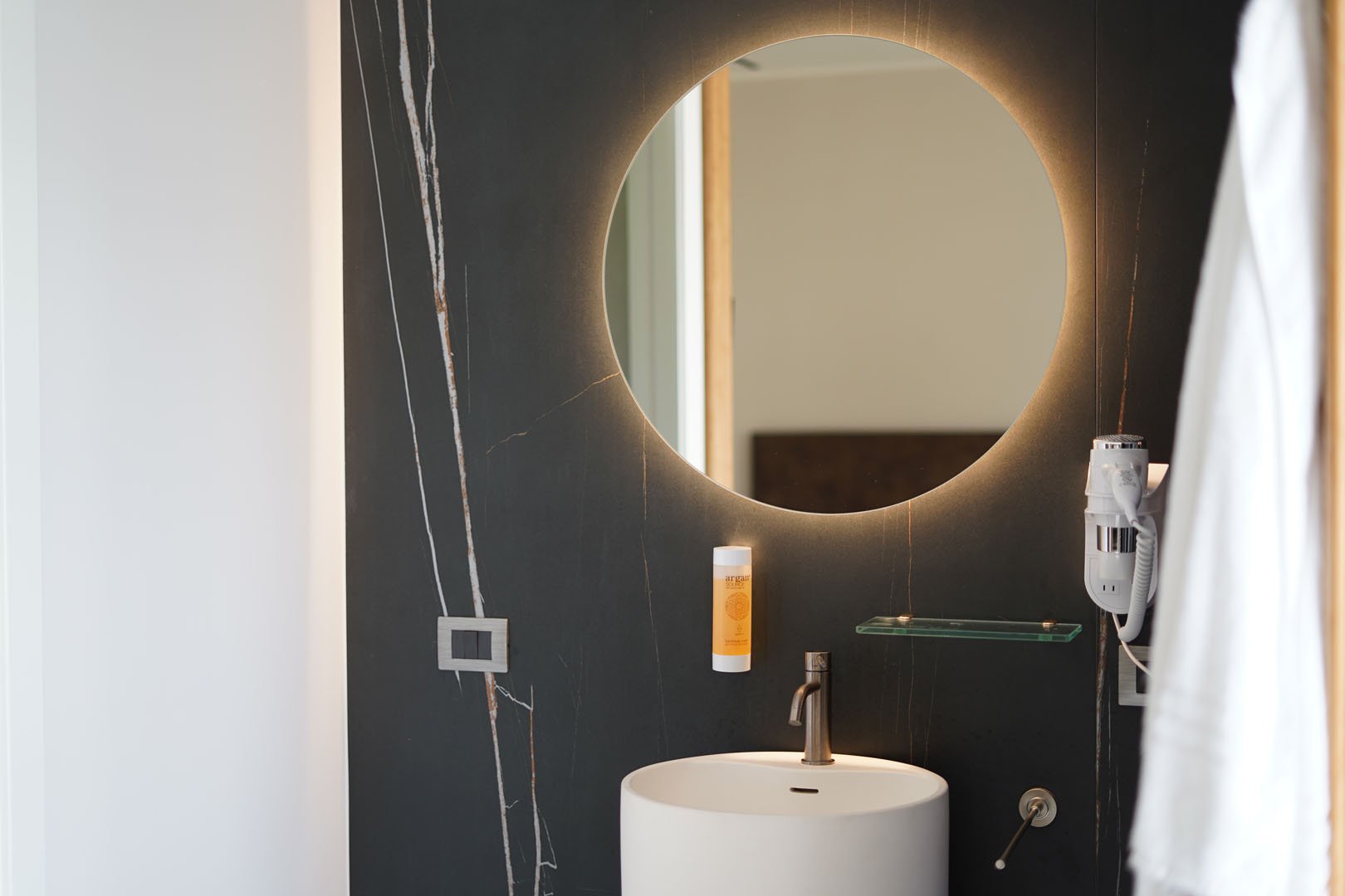 Rooms & Suites6