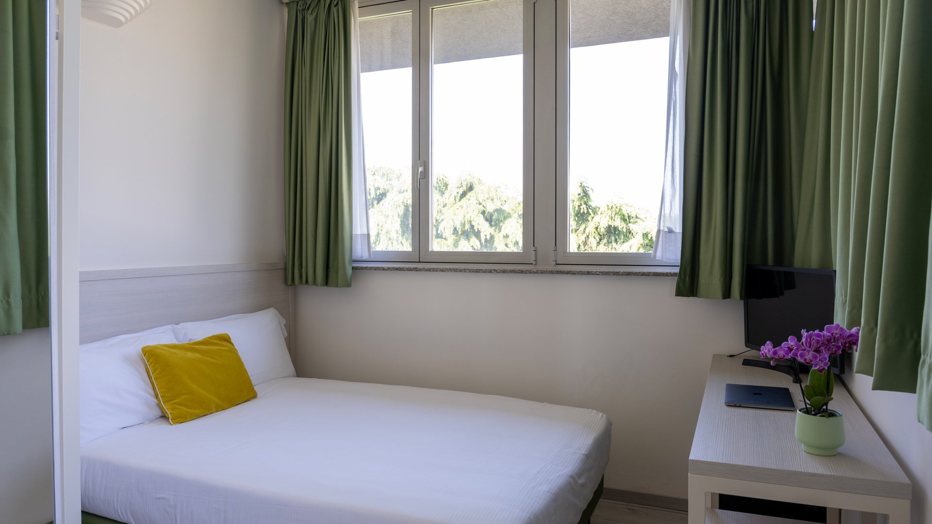 Embassy Park Hotel 5