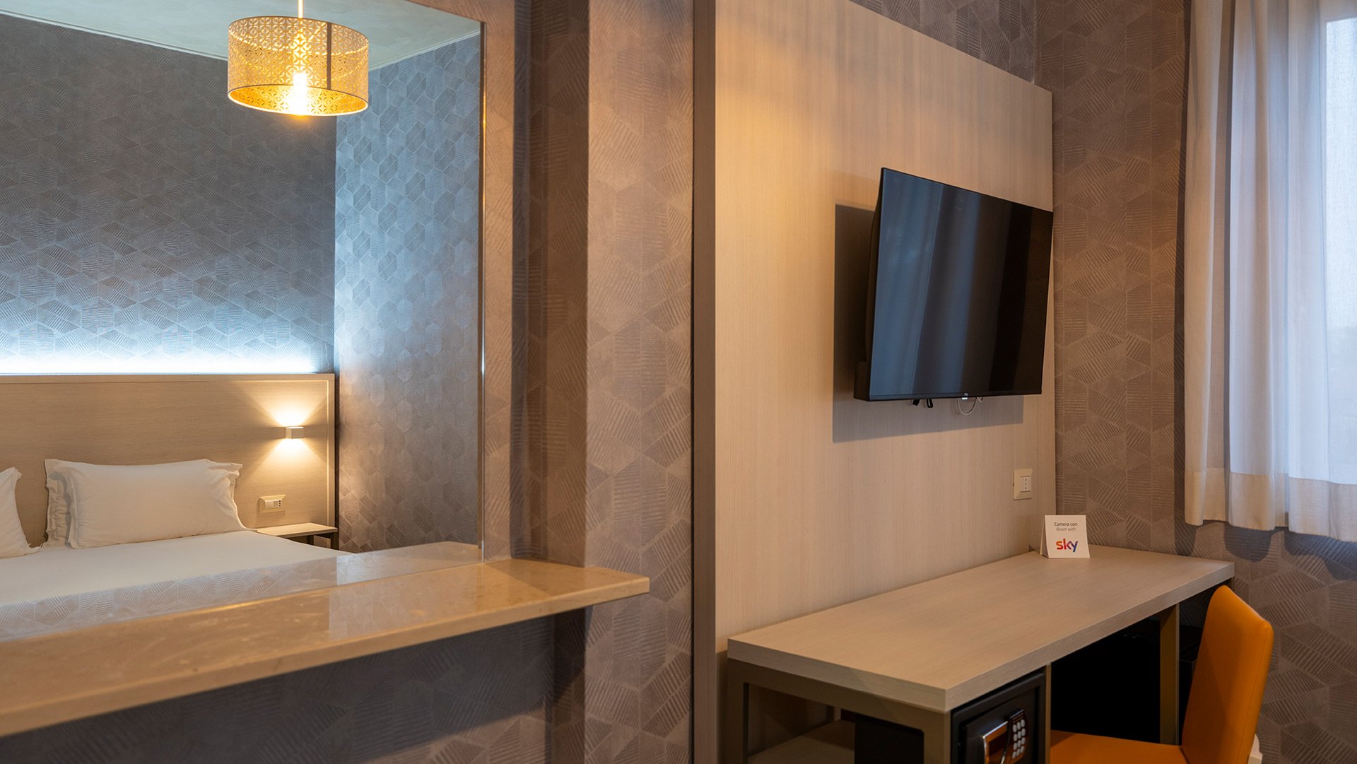 Executive Sky Room2