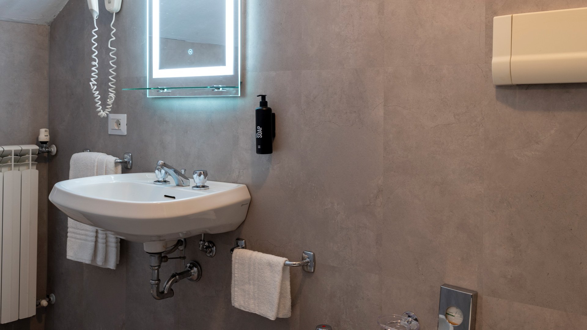 Rooms & Suites7