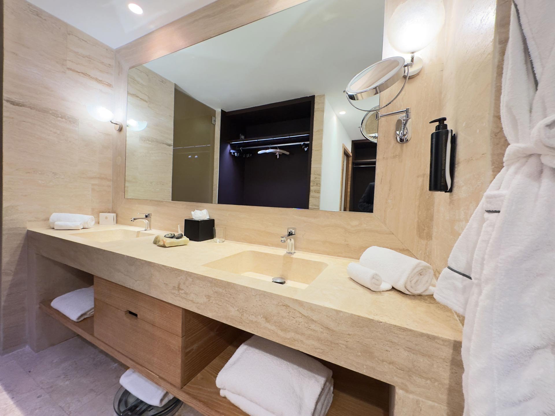 Grand Suite 2 bedrooms 8 Grand Suite 2 bedrooms 8
