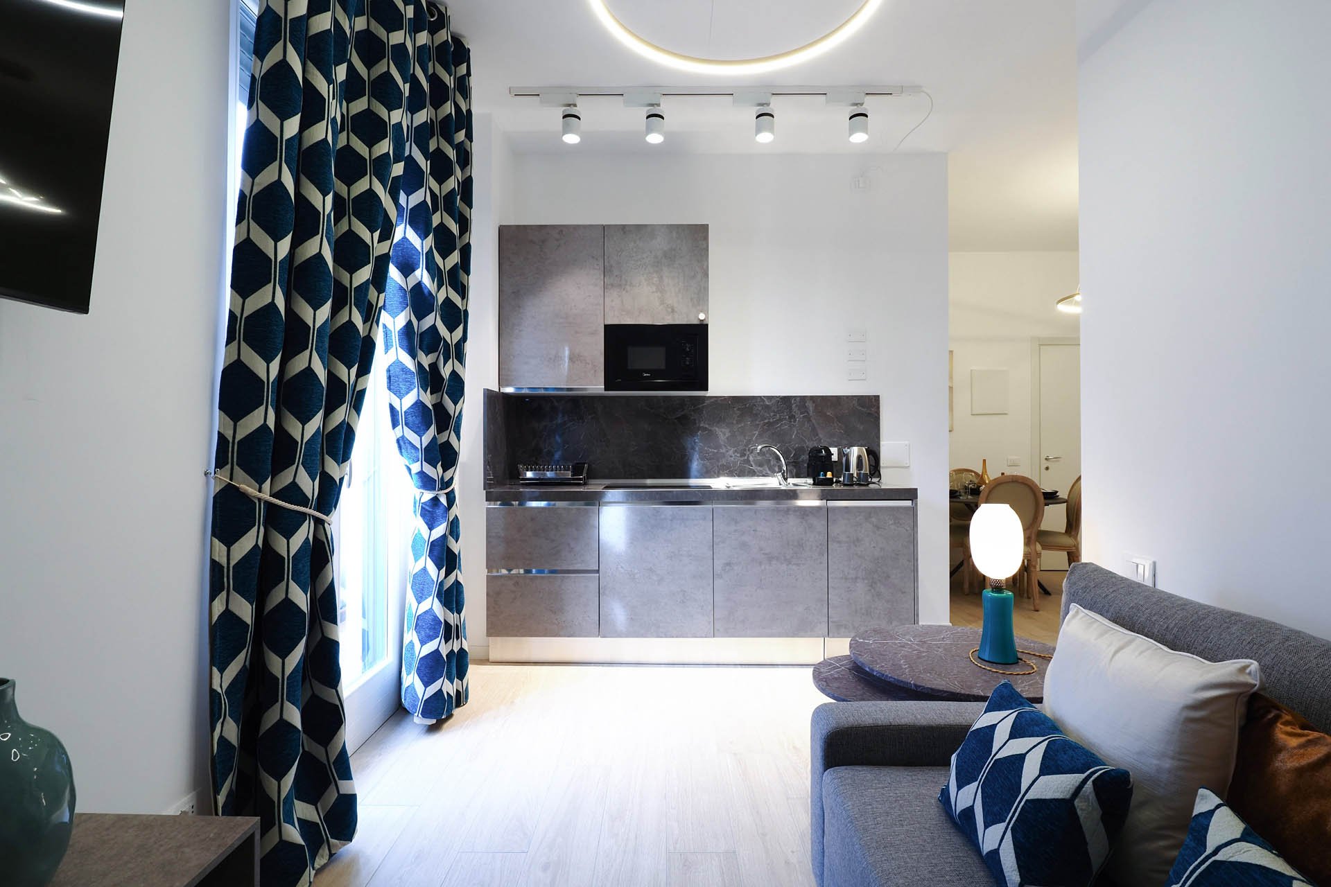 Gallery 382