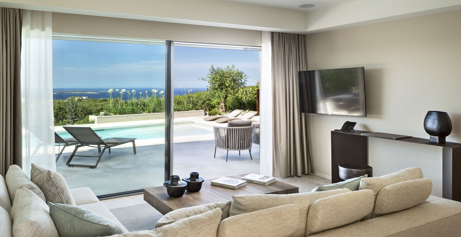 Luxury sea-view villas in Cannigione, Sardinia11