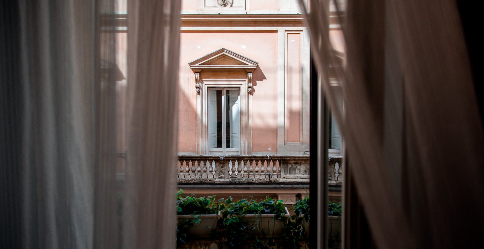 Connecting Room6