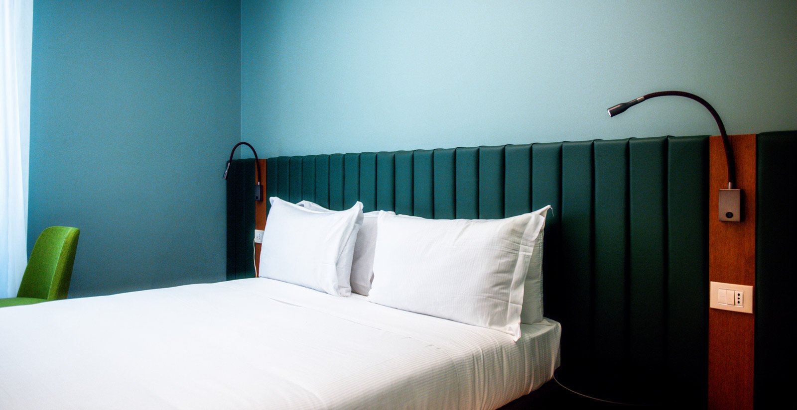Connecting Room4