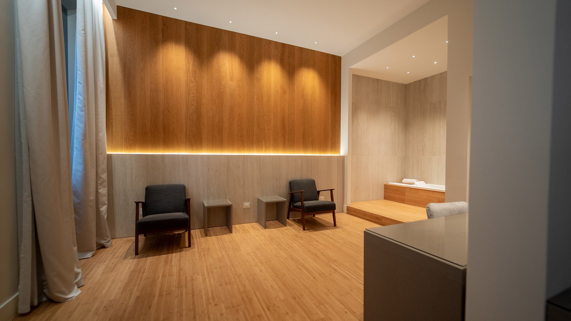 Relax Suite with Jacuzzi®4 Relax Suite with Jacuzzi®4