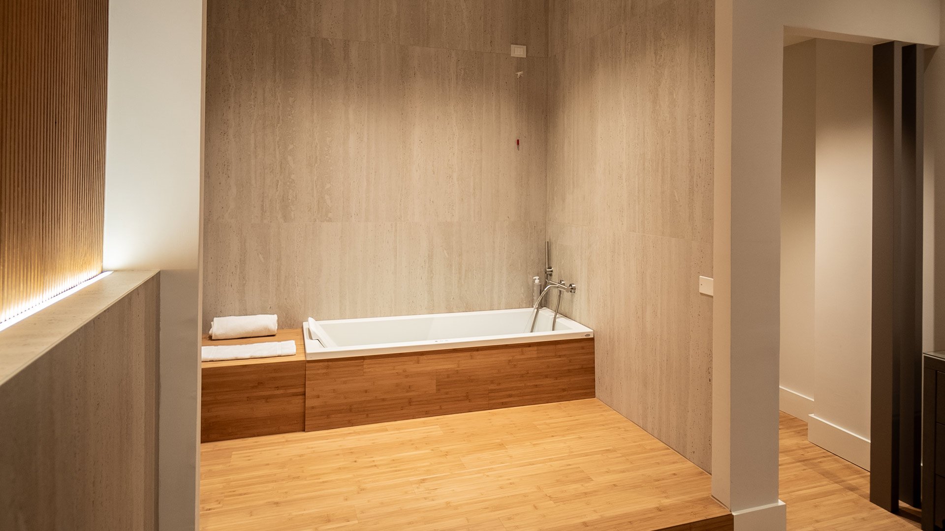 Relax Suite with Jacuzzi®2 Relax Suite with Jacuzzi®2
