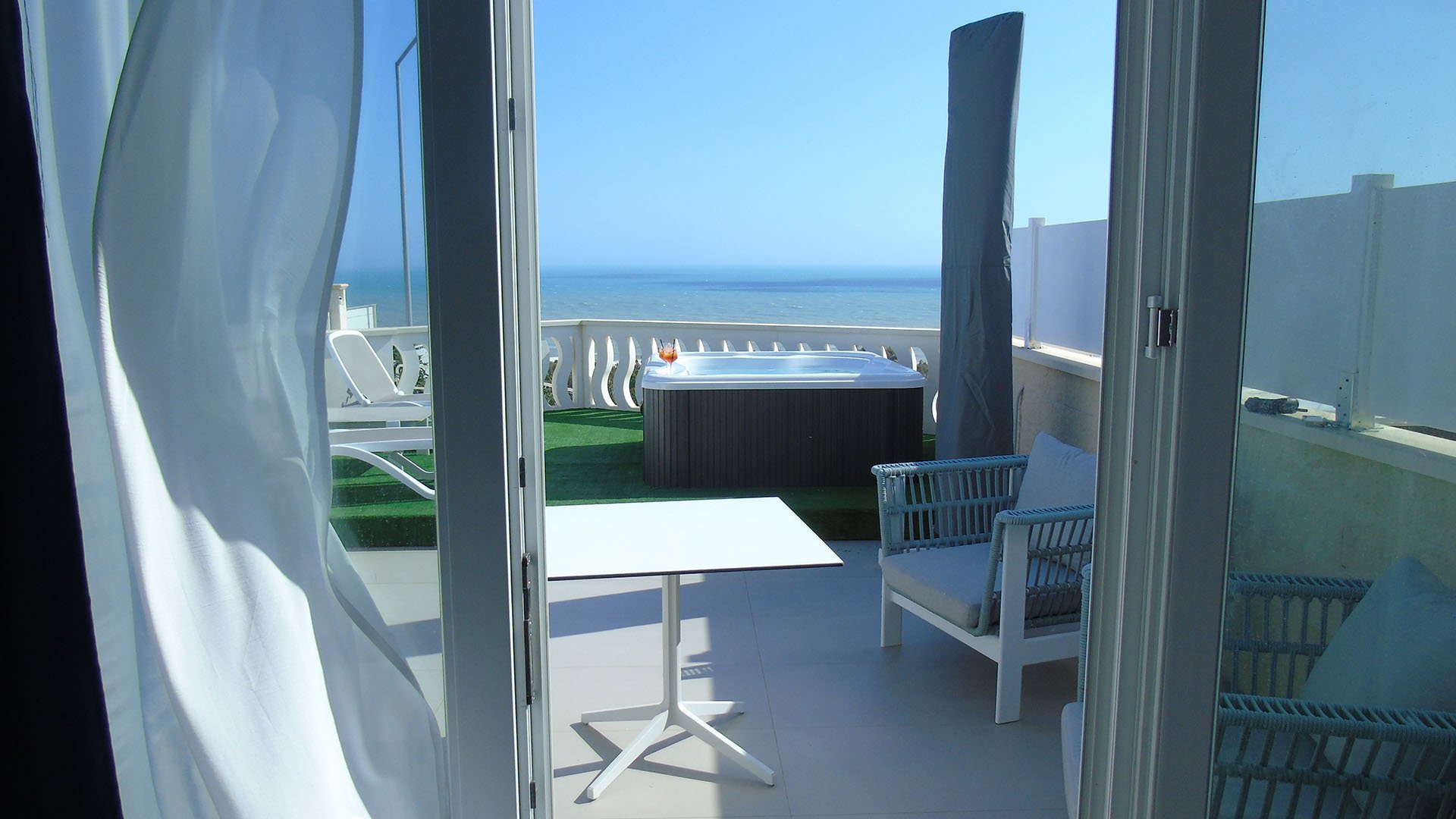 Suite con Jacuzzi, solarium e terrazza vista mare6