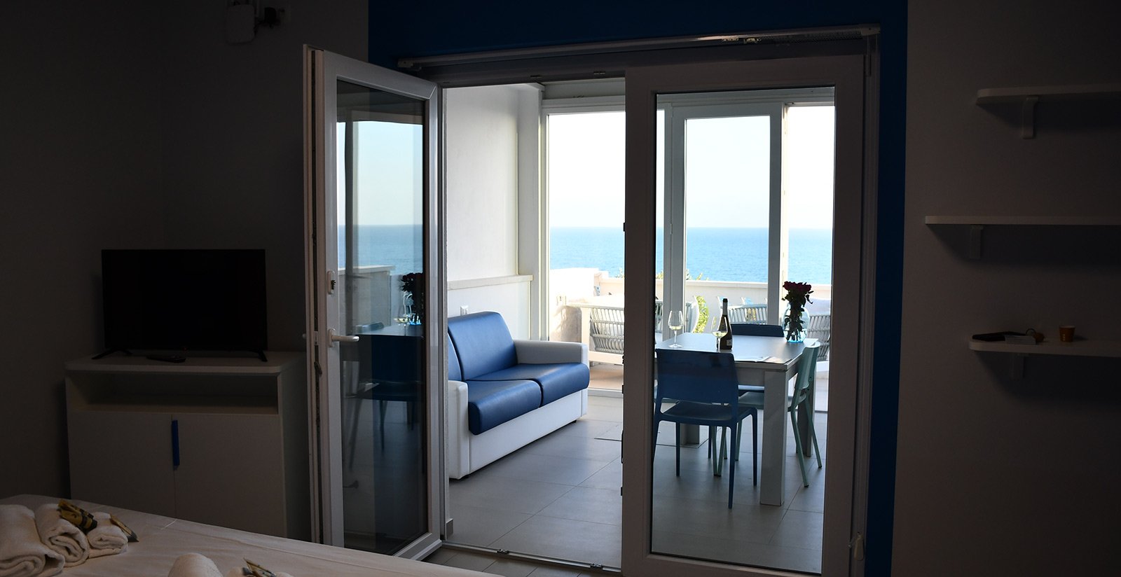 Suite con cucina e terrazza vista mare8