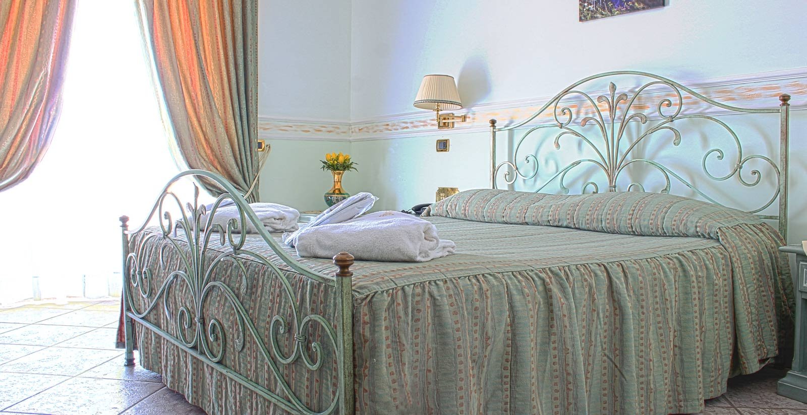 Wheelchair accessible Comfort Room2