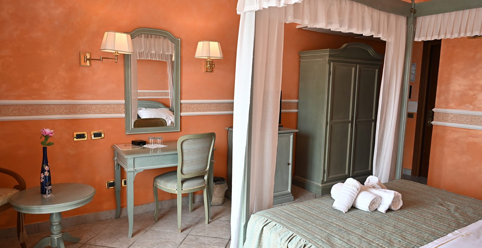 Deluxe Double Room4