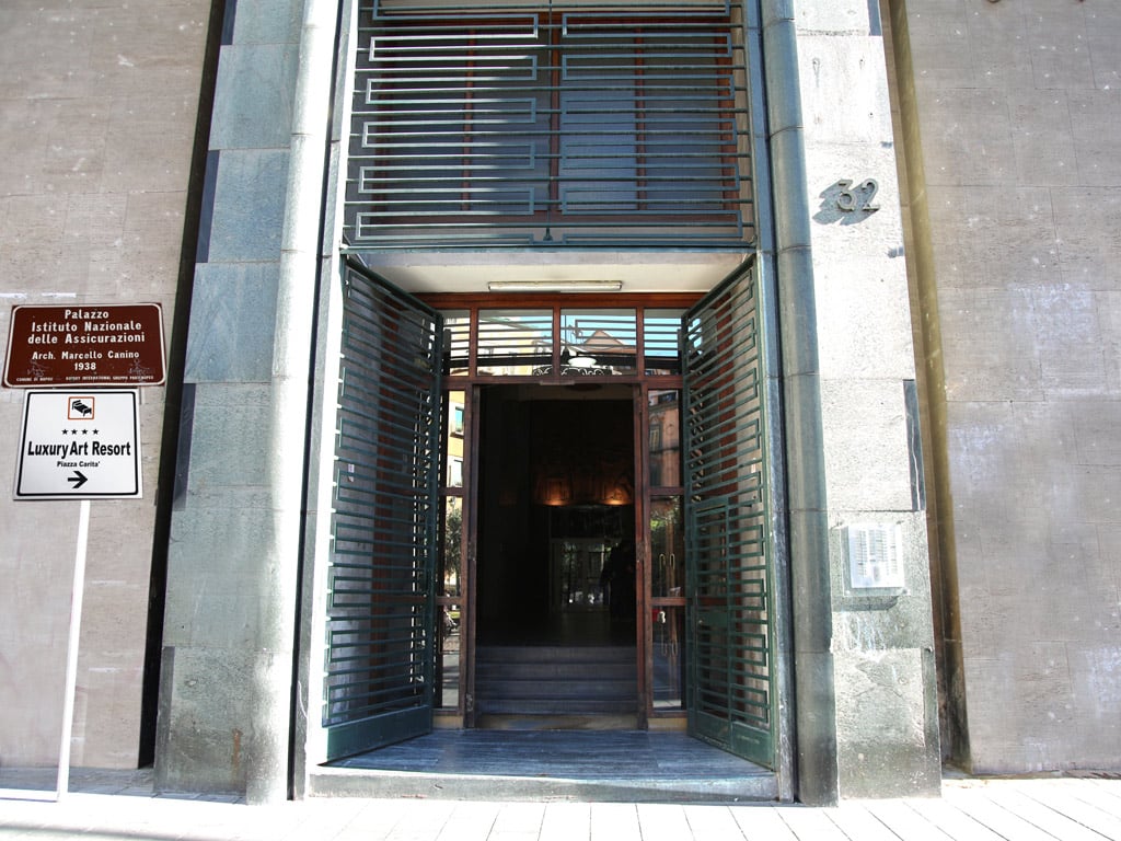 Benvenuti in Piazza Carità13
