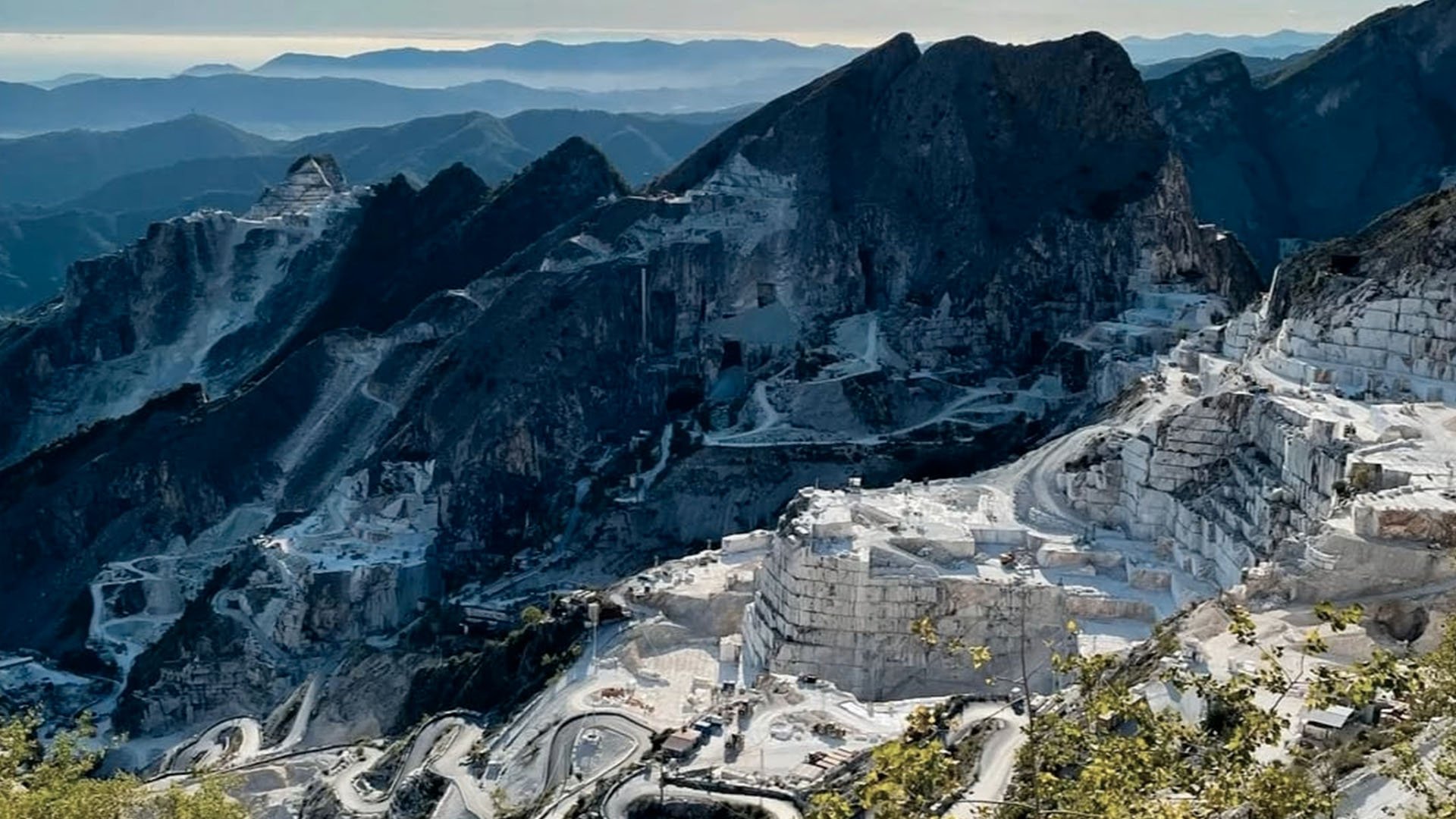 TourCaveCarrara.jpg TourCaveCarrara.jpg