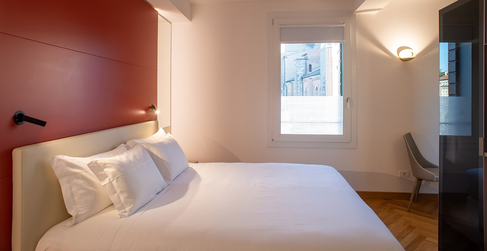 Rooms & Suites9