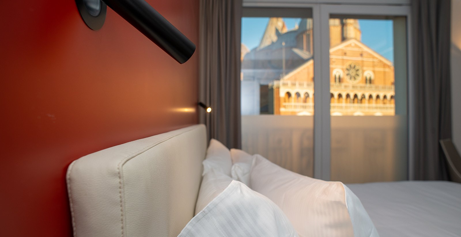 Rooms & Suites7