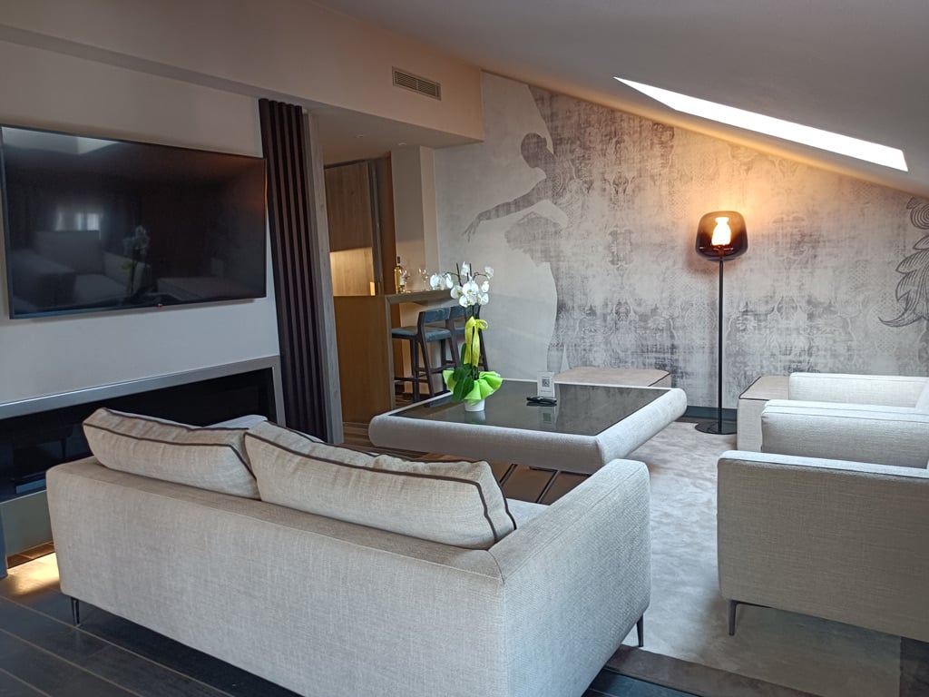 Penthouse10 Penthouse10