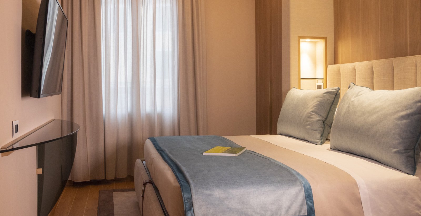 Suite with balcony facing Baia delle Favole4