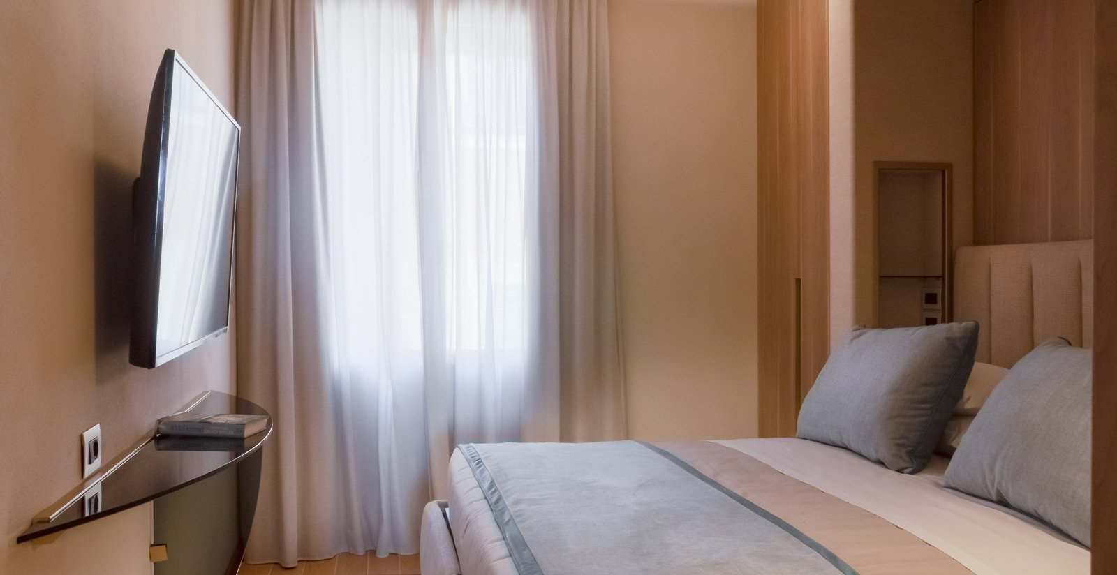 Rooms & Suites13 Rooms & Suites13