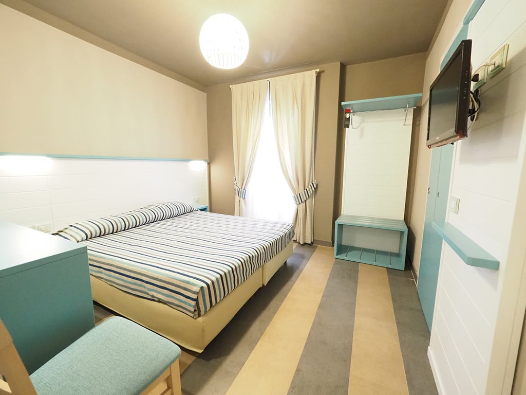 Double room with partial seaview (no balcony)5 Double room with partial seaview (no balcony)5
