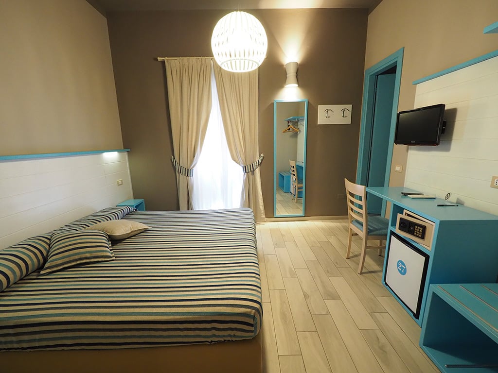 Double room with partial seaview (no balcony)4 Double room with partial seaview (no balcony)4