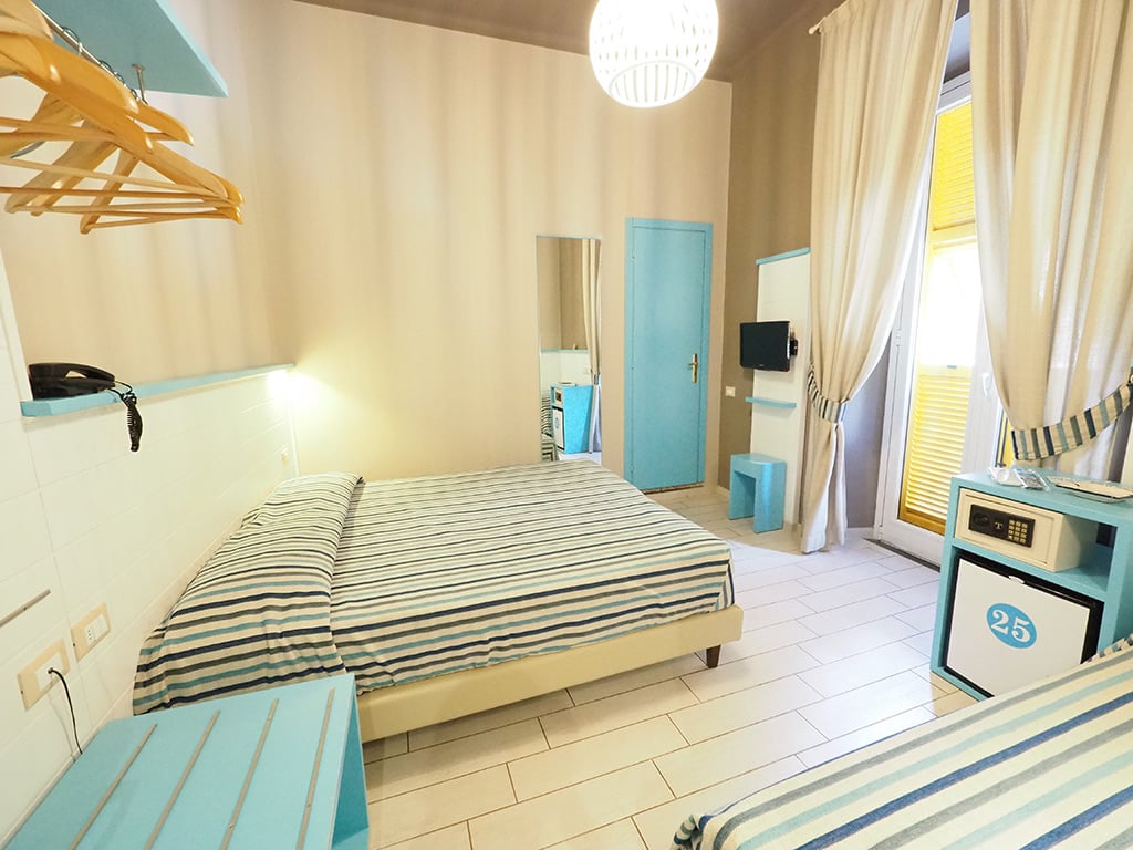 Double room with partial seaview (no balcony)3 Double room with partial seaview (no balcony)3