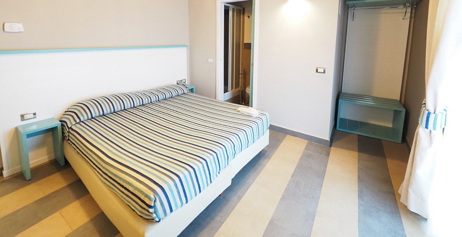 Superior double room with seaview and balcony2