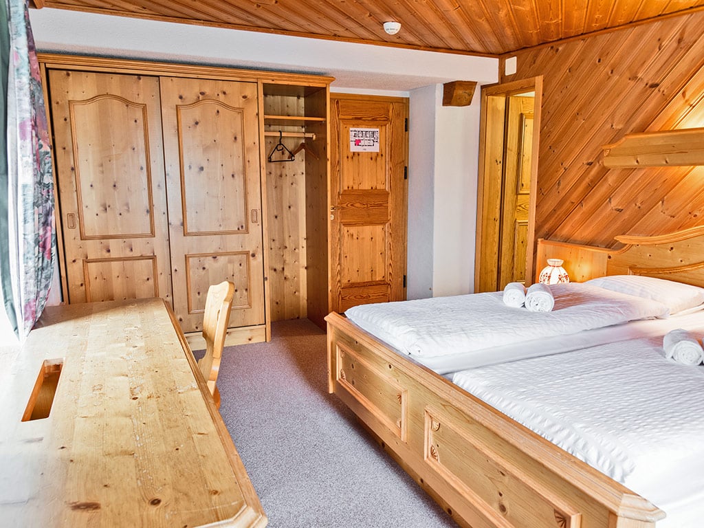 gallery/1024_Bernina_Camere_Matrimoniale_con_bagno_privato_05.jpg