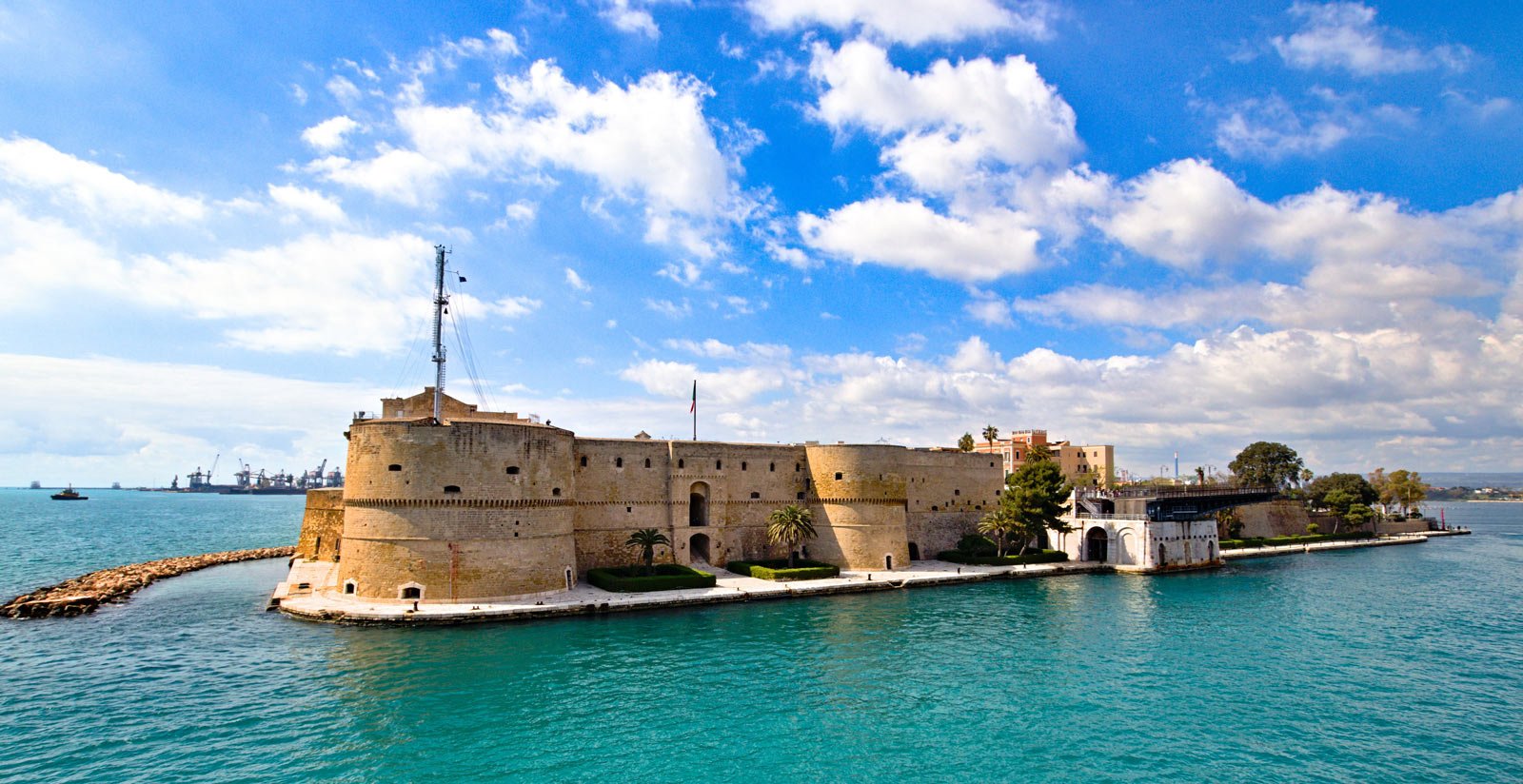 CASTLES OF PUGLIA1