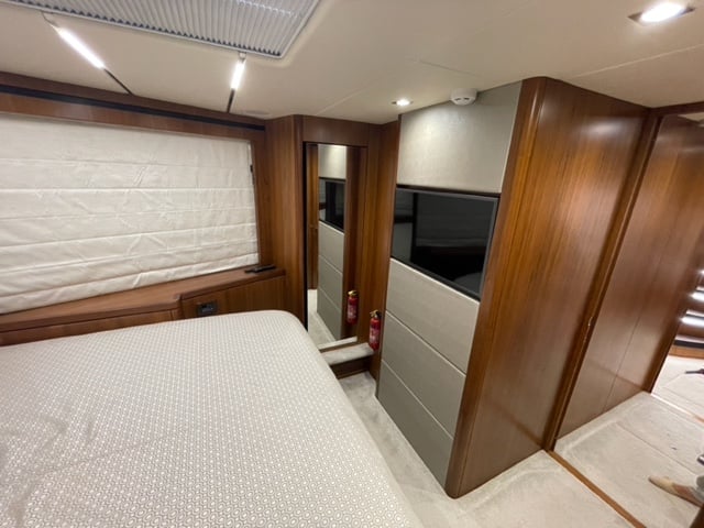 Sunseeker Predator 6833 Sunseeker Predator 6833