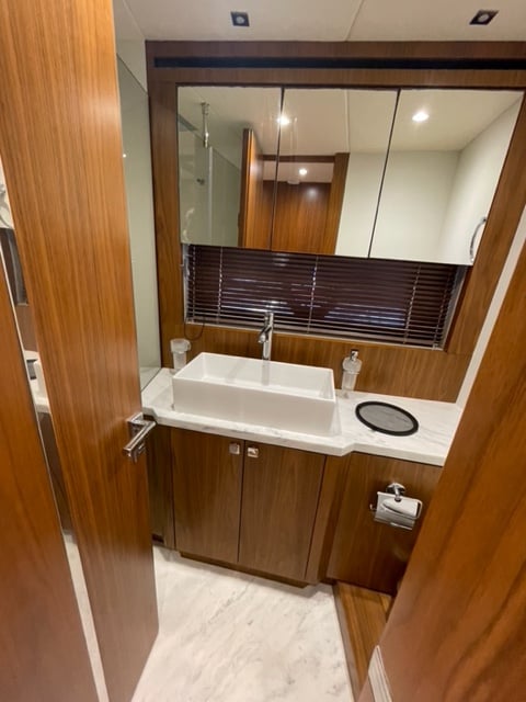 Sunseeker Predator 6835 Sunseeker Predator 6835