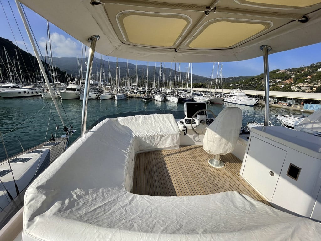 gallery/Gallery-Azimut-Magellano-1.jpg